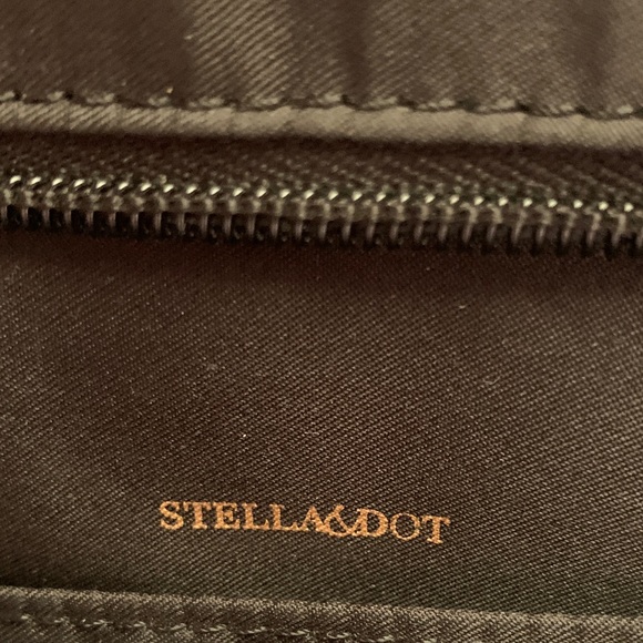 Embroidered Tropical Leaf Tote Bag By Stella and Dot - Picture 2 of 6